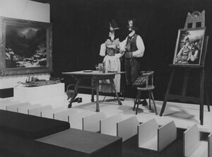 Möbel und Trachten in der Ausstellung "Bayern, Kunst und Kultur" im Münchner Stadtmuseum vom 9.6. bis 15.10.1972. (Stadtarchiv München, DE-1992-FS-ERG-H-0733)