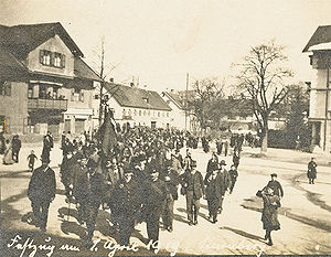 Festzug zur Ausrufung der Räterepublik in Starnberg am 7. April 1919 (bavarikon) (Staatsarchiv München, Staw 2899)