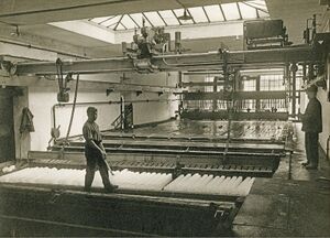 Stangeneis-Produktion bei der Löwenbräu AG, um 1931. (Bayerisches Wirtschaftsarchiv, F2-9444)
