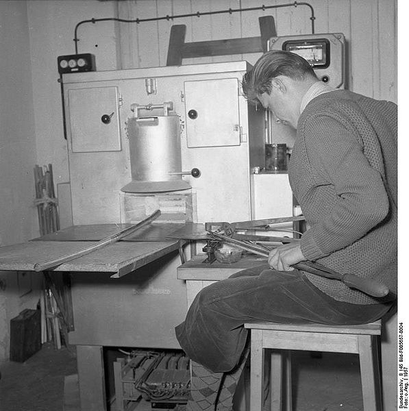 Datei:Staatsfachschule Neu-Gablonz 1957.jpg
