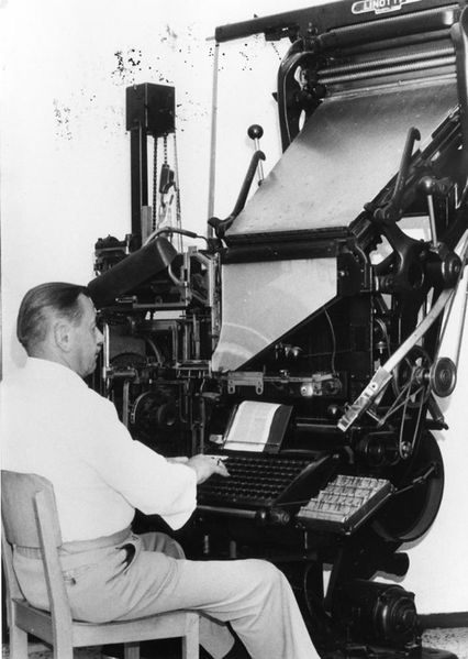 Datei:Neue Presse Coburg Linotype Bleisatzmaschine.jpg