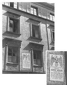 Wohnung Hitlers in der Schleißheimer Straße 34 von 1912 bis 1914. In der NS-Zeit wurde mittels einer Gedenktafel daran erinnert. Foto von 1939. (Stadtarchiv München, DE-1992-FS-STR-3419)