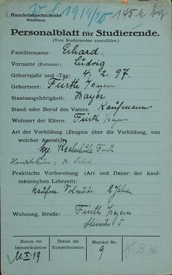 Matrikelkarte von Ludwig Erhard. Karteikarton, 1919. (Universitätsarchiv Erlangen-Nürnberg D2/1 Nr. 1)