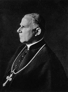 Bischof Clemens August von Galen (1878-1946). Fotografiert von Jos. Gausselmann, 1942. (Bayerische Staatsbiliothek, Bildarchiv hoff-1109)