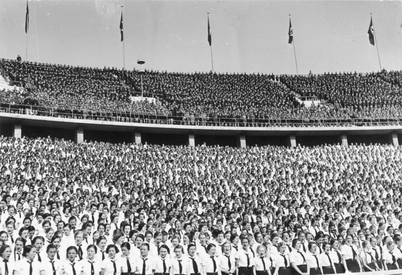 Datei:HJ Kundgebung Olympiastadion Berlin.jpg