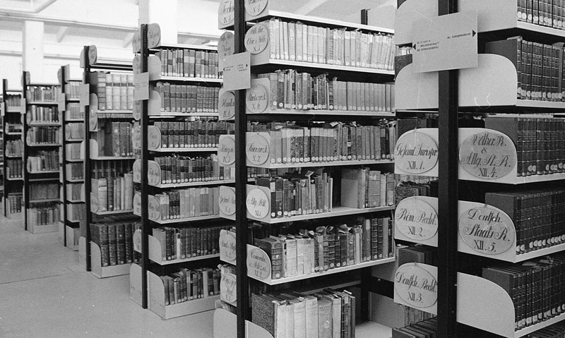 Datei:Oettingen-Wallerstein-Bibliothek Uni Augsburg.jpg