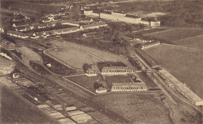 Datei:Flugplatzanlagen Schleissheim 1916.jpg