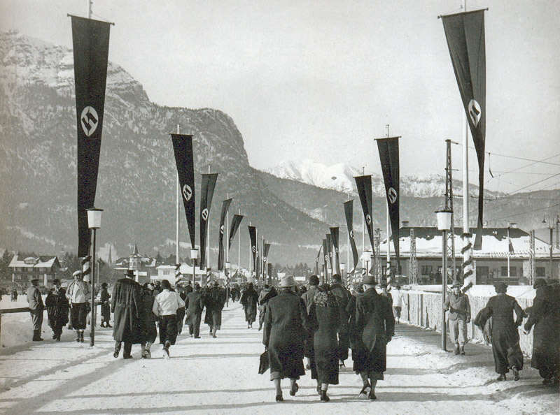 Datei:Olympiastrasse Garmisch-Partenkirchen 1936.jpg
