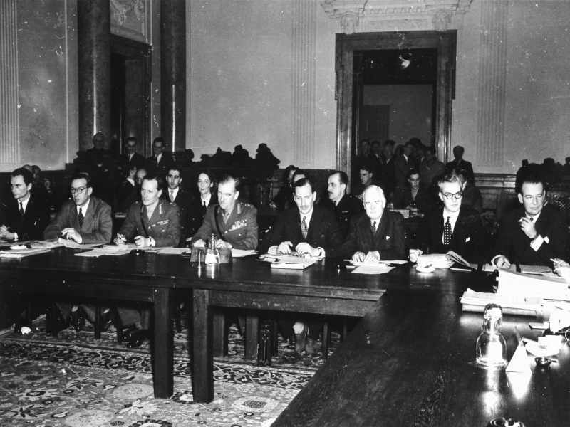 Datei:Sitzung Alliierter Kontrollrat 1948.jpg