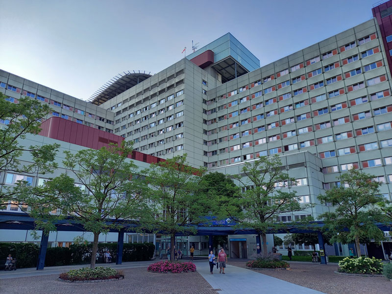 Datei:Uniklinik Augsburg 2023.jpg