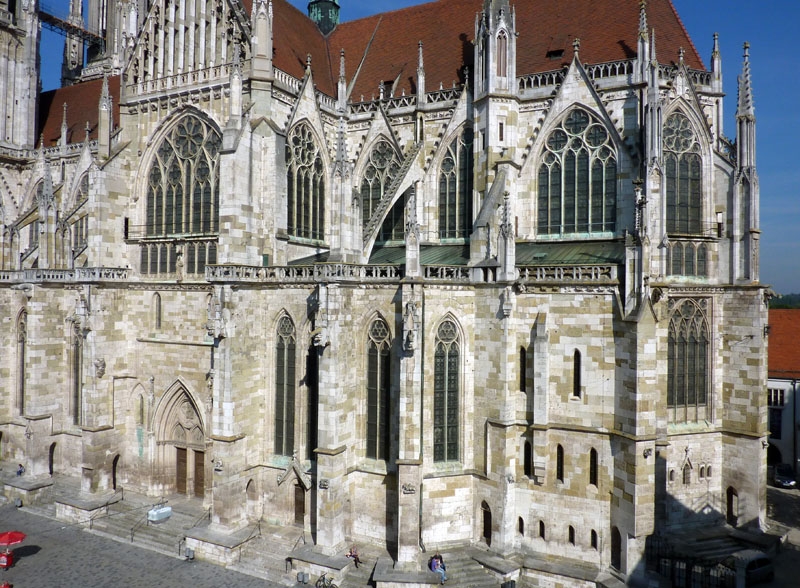 Datei:Regensburger Dom Suedseite Außenaufnahme.jpg