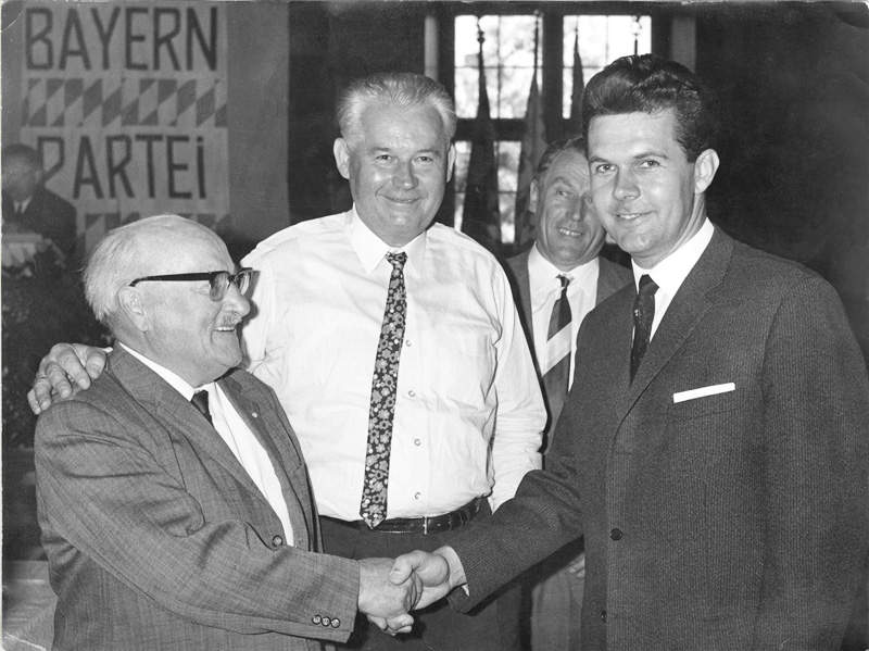 Datei:Bayernpartei Fuehrungswechsel 1966 Kalkbrenner.jpg