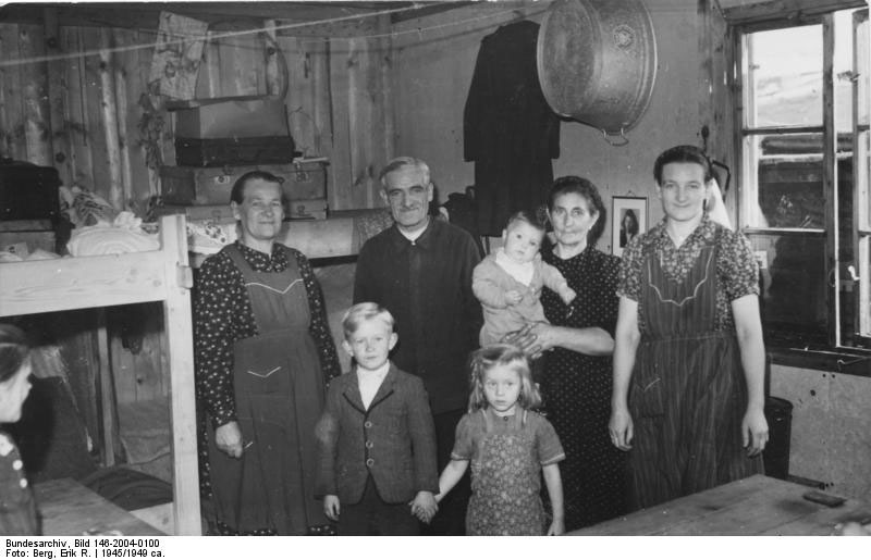 Datei:Fluechtlingslager Hof 1945.jpg