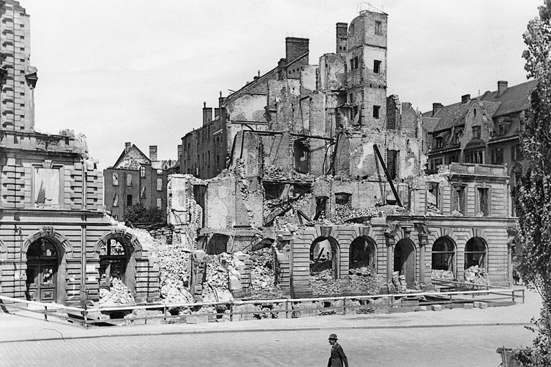 Datei:Luftkrieg Bayreuth Opernstrasse.jpg