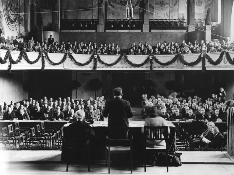 Datei:Horlacher Sitzung 1946.jpg