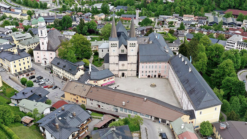 Datei:Berchtesgaden Stiftskirche.jpg
