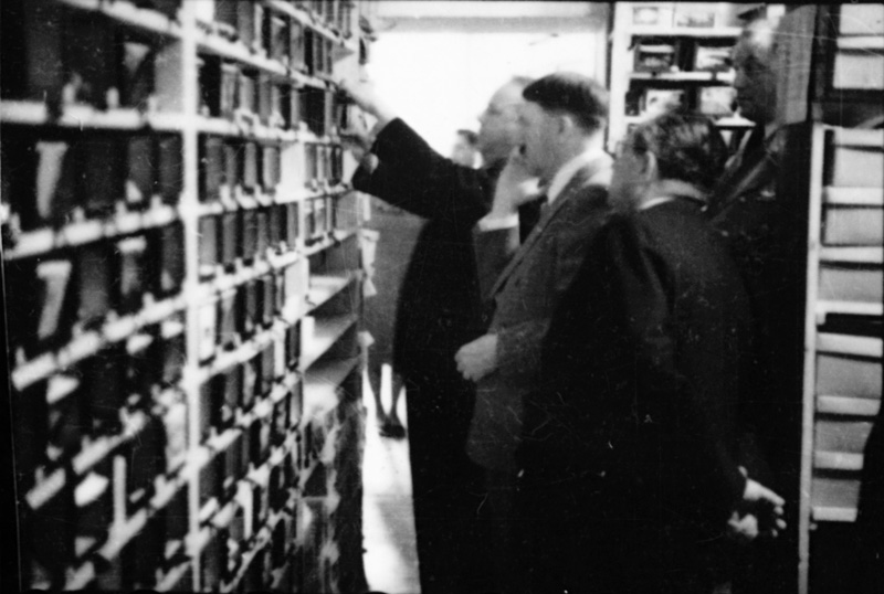 Datei:Adolf Hitler Heinrich Hoffmann 1939.jpg