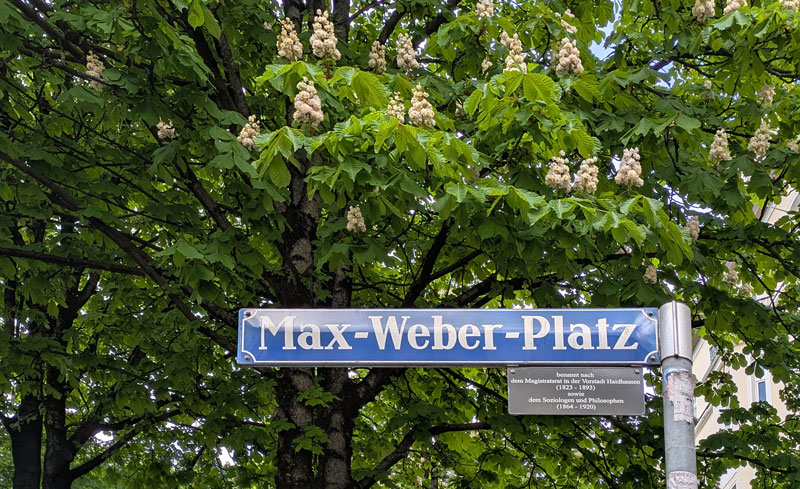 Datei:Lochbrunner Max Weber Platz.jpg