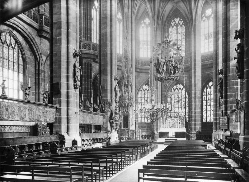 Datei:Lorenzkirche Innenaufnahme Hallenchor um 1930.jpg