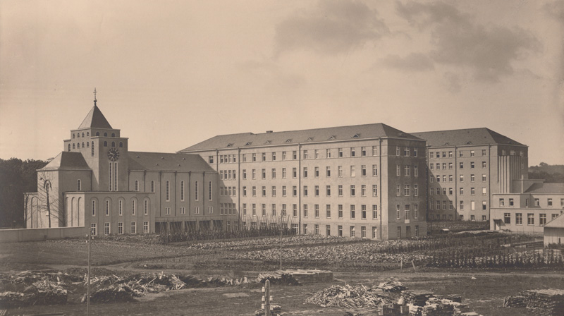 Albert Boßlet, Krankenhaus Barmherzige Brüder in Regensburg, 1927 bis 1930. Foto 1929/30. (Barmherzige Brüder, Bayerische Ordensprovinz - Bildarchiv)