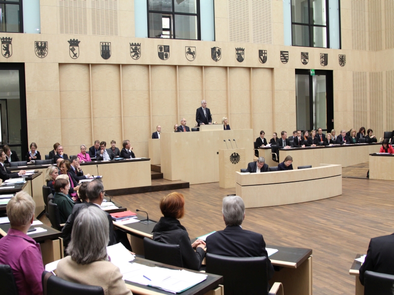 Datei:Bundesratspräsident Seehofer Bundesrat 2011.jpg