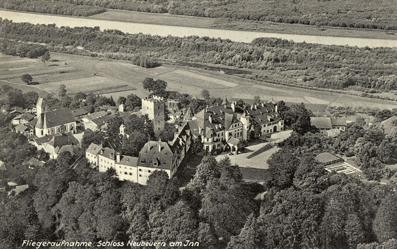 Datei:Schloss Neubeuern Luftaufnahme.jpg