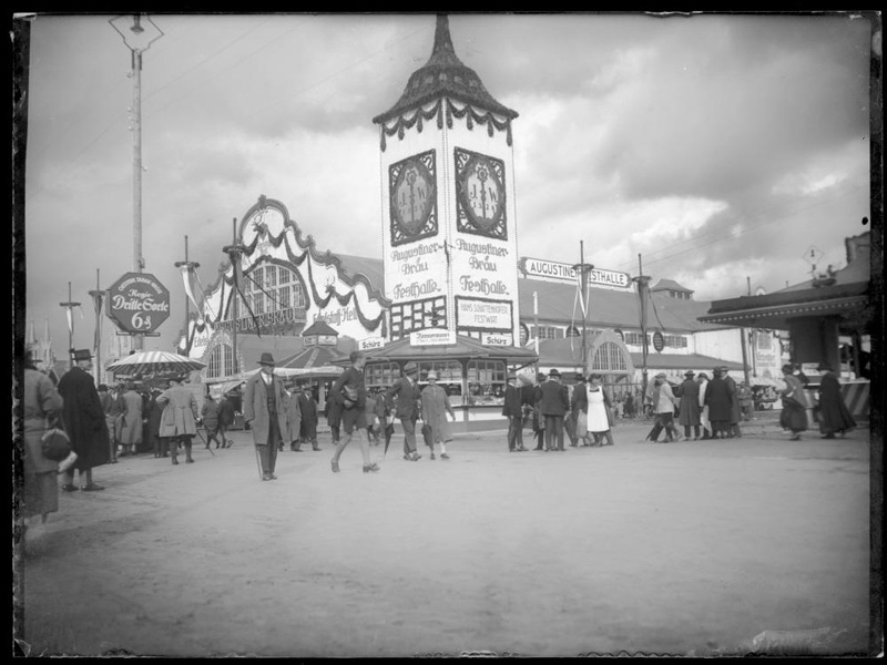 Datei:1927 Bierzelt Augustiner Oktoberfest.jpg