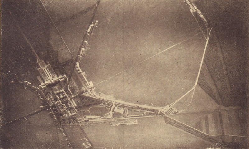 Datei:Flugplatzanlagen Schleissheim 1918.jpg