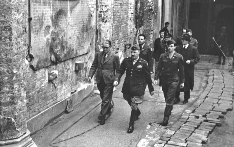 Datei:Walter J. Muller 1946.jpg