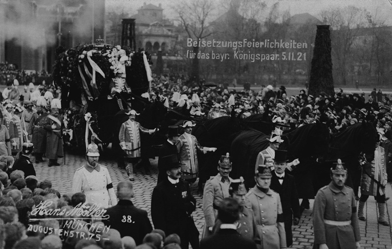 Datei:Beisetzung Koenigspaar Ludwig III.jpg