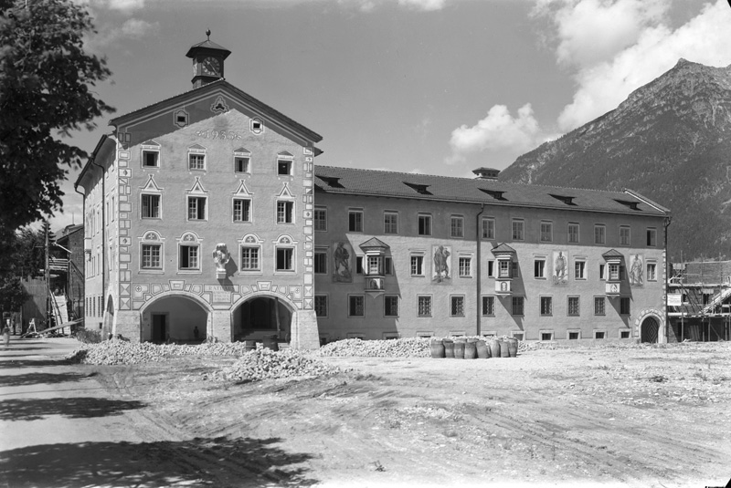 Datei:Rathaus Garmisch Partenkirchen 1935.jpg