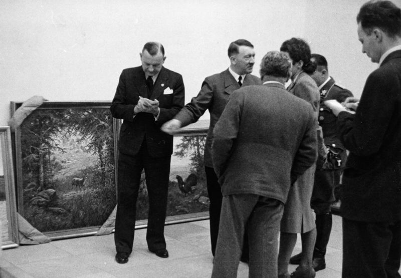 Datei:Vorbesichtigung Große Deutsche Kunstausstellung 1939.jpg