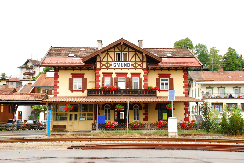 Datei:Gmund Bahnhof Gleisseite.jpg