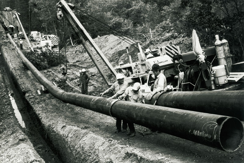 Datei:Leitung Bau Raffinerie Burghausen 1967.jpg