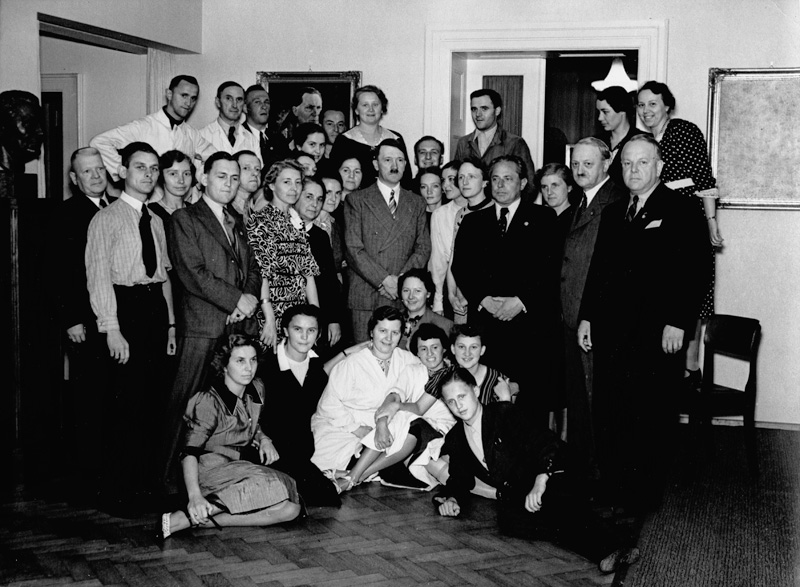 Datei:Heinrich Hoffmann Verlag und Adolf Hitler.jpg