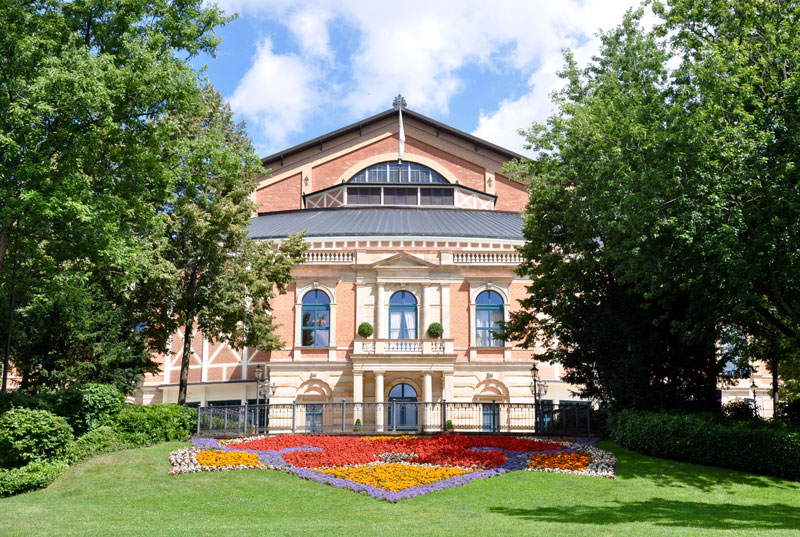 Datei:Festspielhaus Bayreuth 2016.jpg