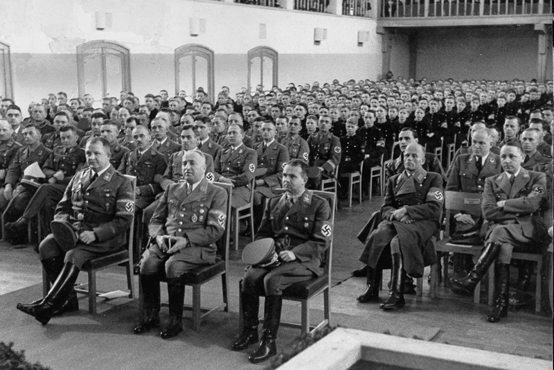 Datei:Amtseinfuehrung Hupfauer 1941.jpg