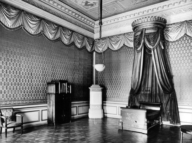 Datei:WueRes. Toskanazimmer Schlafzimmer BSV DE002048a.jpg