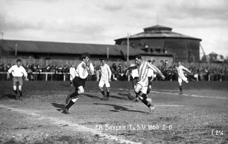 Datei:1915 Fussballspiel Bayernplatz.jpg