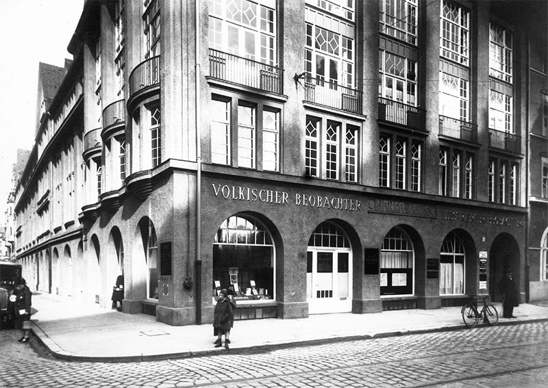 Datei:Verlagsgebauede Franz-Eher-Verlag 1927.jpg