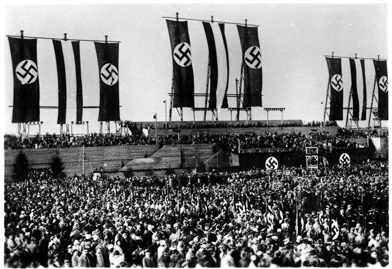 Datei:Kundgebung 1.Mai 1933 Tempelhofer-Feld.jpg