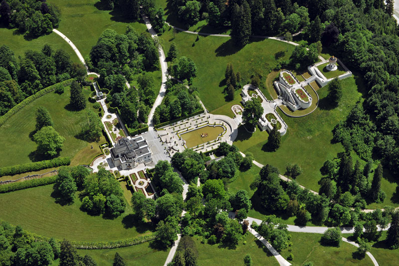 Datei:Linderhof Luftaufnahme Schloss Park.jpg