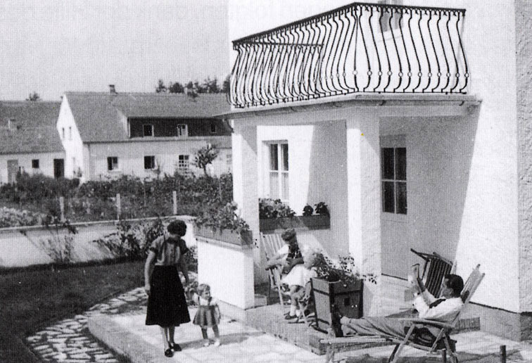 Datei:Waldkraiburg Siedlungshaeuser Baugenossenschaft 1953.jpg