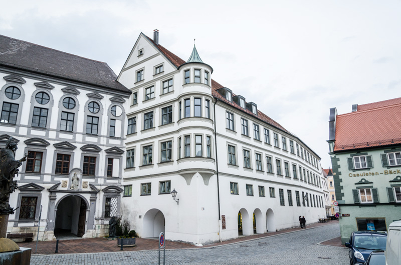 Datei:Regentiebau ehem Universitaet Dillingen.jpg