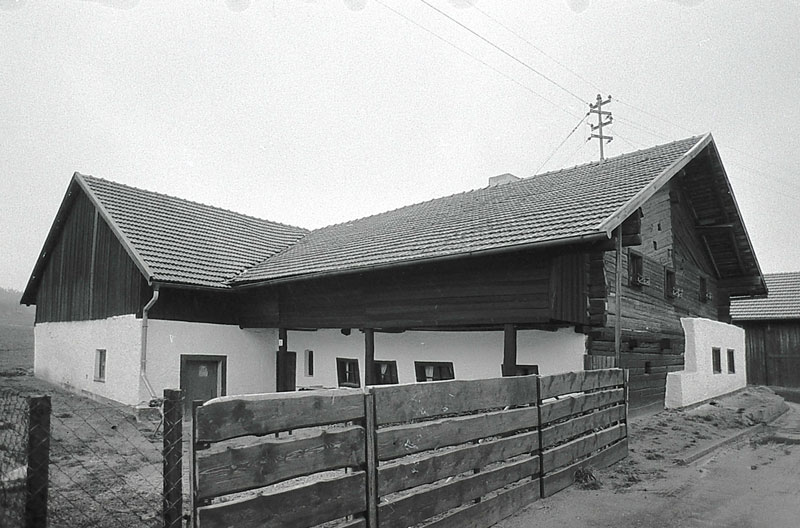 Datei:Loifling Seefeldweg 13 BLfD Foto Fischer 1983.jpg