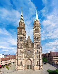 St. Lorenz, Westfassade, errichtet von ca. 1250 bis 1400. Aufnahme um 2010. (Foto: Thomas Bachmann)