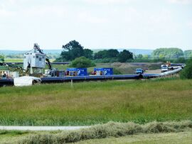 Bau der Erdgasfernleitung als sog. Loopleitung (Paralleleitung) zwischen Forchheim und Finsing. Die Erdgasfernleitung kreuzt auf einer Länge von rd. 77km mehrere große Gewässer (u. a. Donau, Amper, Amperkanal, Isar und Mittlerer Isarkanal) sowie Verkehrsinfrastrukturen (u. a. Bundesautobahnen A93 und A94). Die Aufnahme zeigt Teile der Baustelle auf dem Gemeindegebiet von Neustadt an der Donau im Frühjahr 2018. (Bild: Peter Wöllauer)
