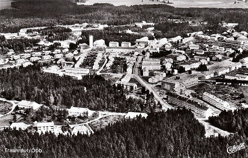 Datei:Traunreut Luftbild Ende 50er Jahre.jpg