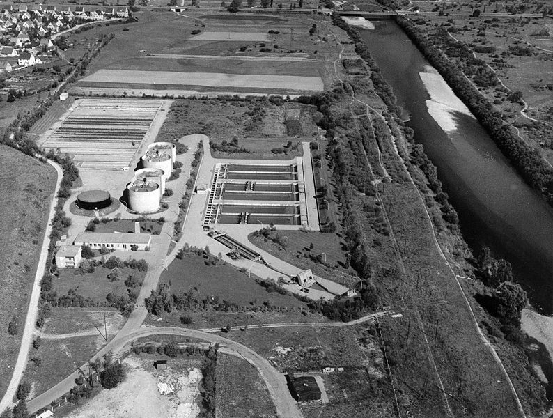 Datei:1957 Klärwerk2 Luftbild.jpg