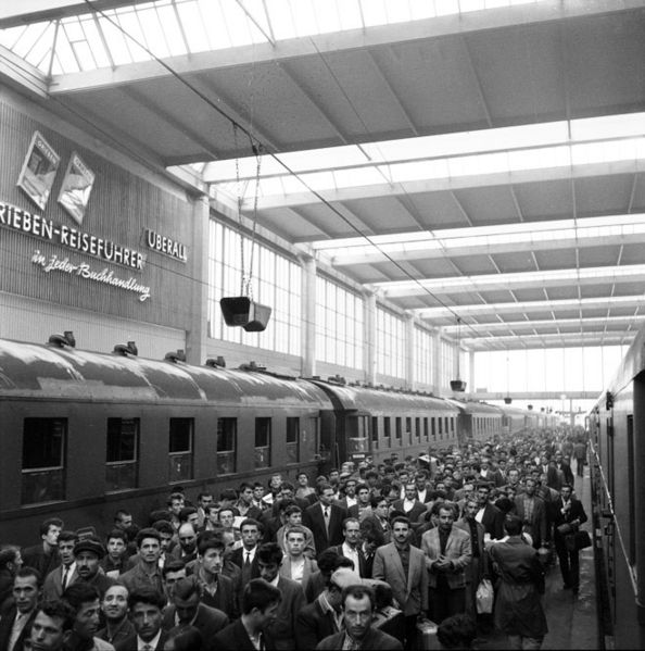 Datei:Ankunft Hauptbahnhof 1964.jpg